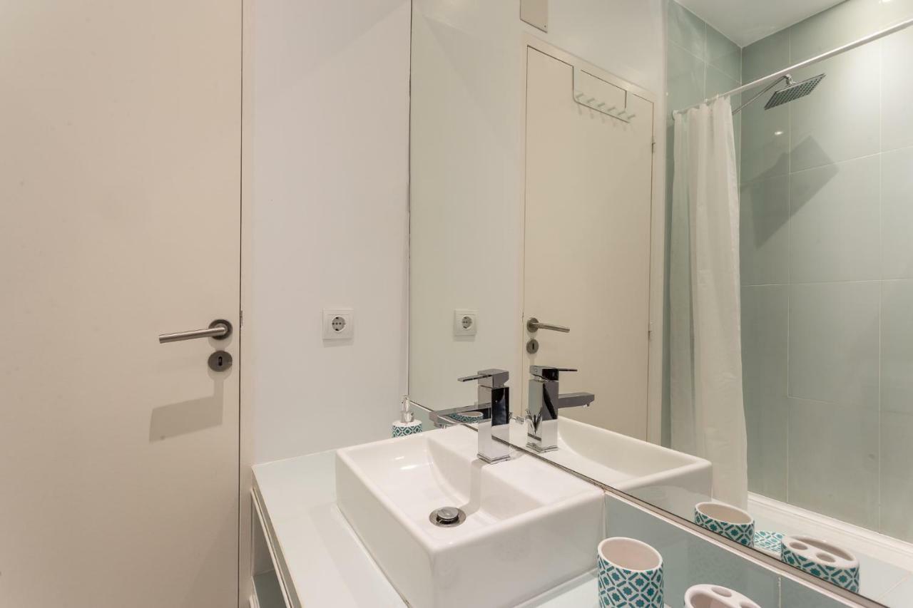 Three Bedroom Apartment In Historical Centre -Bairro Alto Лиссабон Экстерьер фото